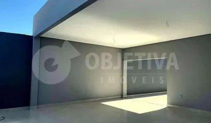 Casa Espaçosa a venda no bairro Laranjeiras em Uberlândia Telhado em Formato Caixote Pé Direito Alto e Acabamentos de Alta Qualidade