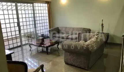 Excelente casa a venda no Bairro Saraiva em Uberlândia
