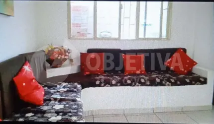 Casa Encantadora à Venda no Bairro Brasil Em Uberlândia! Ótima Localização, Espaçosa e com Possibilidade de Permuta! Não perca essa Oportunidade Única