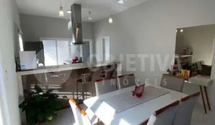 Excelente casa a venda no bairro Residencial Flamboyant em Uberlândia