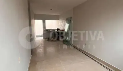 Charme e Conforto: Casa à Venda no Bairro São Jorge em Uberlândia