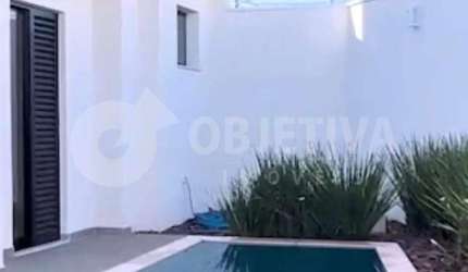 Moderna casa à venda no Bairro Grand Ville em Uberlândia