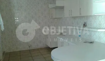 Ótima casa a venda no bairro Tabajaras em Uberlândia
