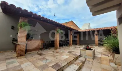 Excelente casa a venda no Bairro Brasil em Uberlândia