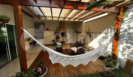 Linda casa está situada no bairro Novo Mundo em Uberlândia disponível para compra