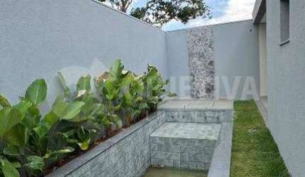 Belíssima Casa nova com piscina aquecida disponível para venda no bairro planejado Bem Viver Sul Uberlândia