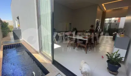Linda casa disponível para aluguel de porteira fechada no condomínio de alto padrão Golden Village Uberlândia