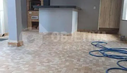Excelente casa em condomínio disponível para aluguel no setor sul de Uberlandia