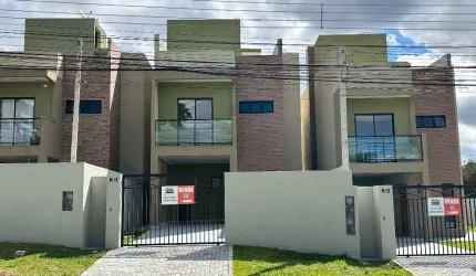 Excelente sobrado de frente com terraço  não é geminado - Boa Vista