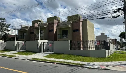 Sobrado com terraço, com 3 quartos sendo 1 suíte - Boa Vista - PR.
