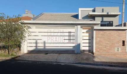Casa com 4 quartos à venda no Central Parque, Botucatu , 800 m2 por R$ 840.000