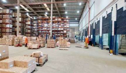 Barracão / Galpão / Depósito com 10 salas para alugar no Centro, Embu das Artes , 6000 m2 por R$ 144.000