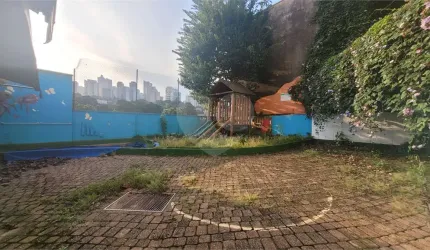 Sobrado com 3 quartos à venda ou para locação em Santa Cecília - SP