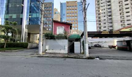 Sobrado com 3 quartos à venda ou para locação em Pinheiros - SP