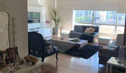 Apartamento com 3 quartos à venda em Bela Vista - SP