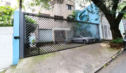 Prédio inteiro à venda em Perdizes - SP