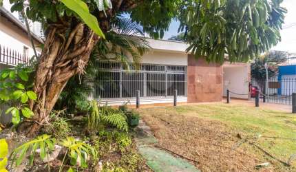 Casa térrea com 6 quartos à venda em Vila Romana - SP