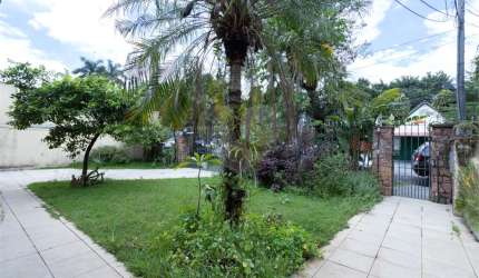 Casa térrea com 3 quartos à venda ou para locação em Butantã - SP
