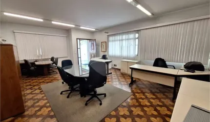 Casa térrea com 4 quartos à venda ou para locação em Vila Romana - SP
