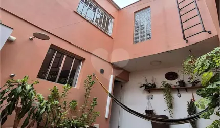 Sobrado com 3 quartos à venda ou para locação em Vila Madalena - SP