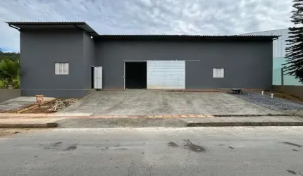 Galpão de 210 metros para venda no bairro Bateias
