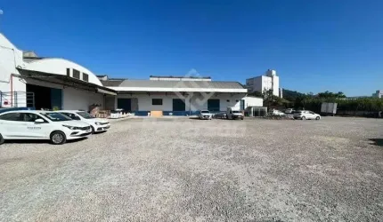 Galpao com amplo estacionamento em Brusque/SC