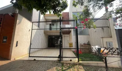 Sobrado com 03 Quartos e 03 Banheiros á Venda no Jardim Iguaçu