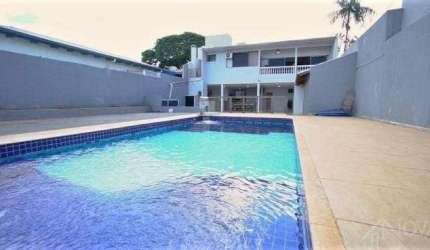 Casa à venda em Maringá, Zona 04, com 5 quartos, com 340 m² de construção, 630 m