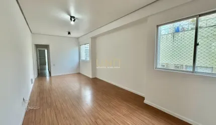Apartamento Aconchegante no Centro de Florianópolis: 3 Dormitórios, 1 Suíte e 124 m²!
