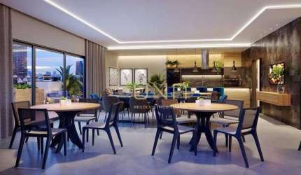 Apartamento Residencial à venda, Canto, Florianópolis - AP0670.