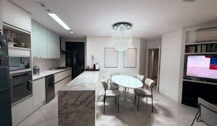 Apartamento com 4 dormitórios à venda, 131 m² por R$ 1.900.000,00 - Centro - Florianópolis/SC