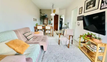 Apartamento de 03 quartos no bairro da Agronômica, 02 vagas de garagem.