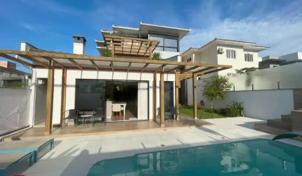 511m² | 5 Quartos | 3 Suítes | Piscina e Hidro