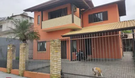 Casa Residencial em Centro