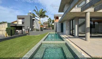 Casa financiável com 4 dormitórios à venda no Campeche - Florianópolis/SC
