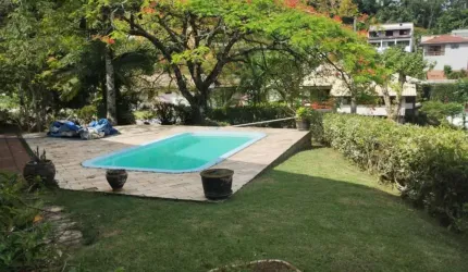Casa em Condomínio em Carvoeira