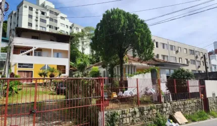 Terreno na Agronômica com viabilidade de construção