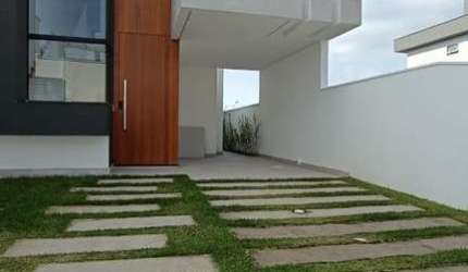 Casa com 3 dormitórios perto da praia no Campeche!