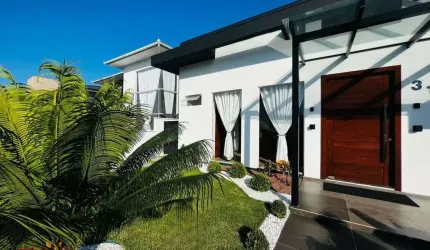 Casa escriturada em condomínio fechado, mobiliada, com 300m2, nos Ingleses