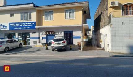 Casa Comercial em Abraão