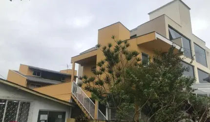 Vende-se uma edificação no centrinho da Lagoa Da Conceição,  com 8 quartos