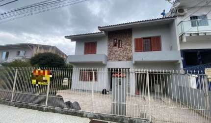 Casa com 04 dormitórios sendo 01 suíte em Barreiros são José
