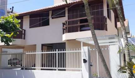 Sobrado Residencial em Ingleses do Rio Vermelho