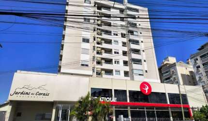 Apartamento com 82m2 de 3 dorm, 1 suíte, 1 wc social, sacada, 1 vaga  no Abraão - Florianópolis