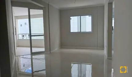 Apartamento com 02 dormitórios nos Ingleses. Novo