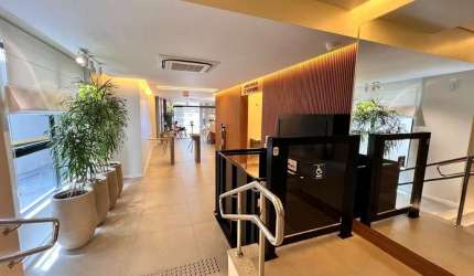 Sala comercial com 163 m² privativos e 2 vagas de garagem, no Centro Executivo Pedro Xavier.