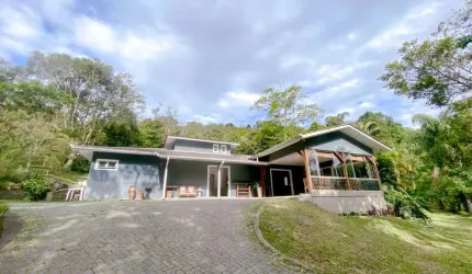 Casa em Ratone com terreno de 9.338 m²