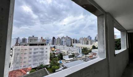 Apartamento com 48,5 m², 1 suíte, lavabo, 1 vaga, no Centro de Florianópolis