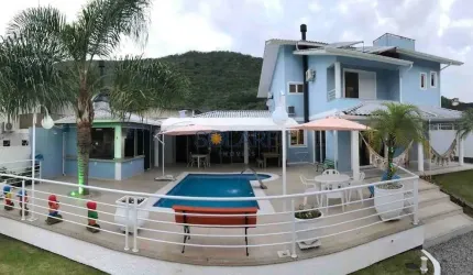 Casa em Santo Antônio Área de 1750 metros