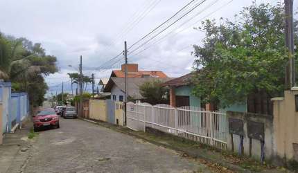 BROGNOLI VENDE - CASA RESISDENCIAL NO BAIRRO DE SAMBAQUI
